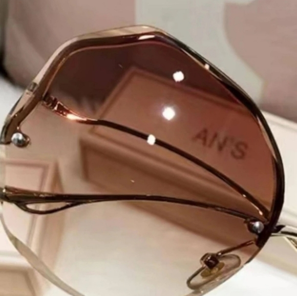 Retro Gradient Sunglasses ✨️ - Picture 2 of 3